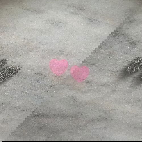 KOSKEMATON LYYLI nappikorvakorut, Glitterpinkki